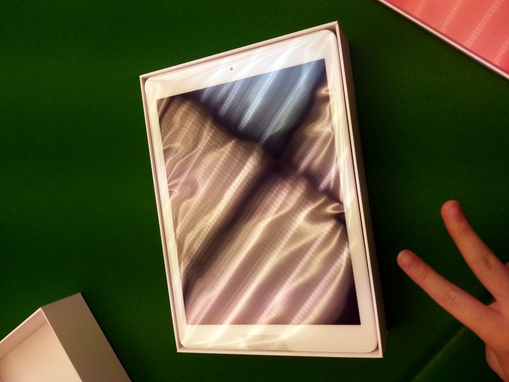 盒一打開,主角出現喇