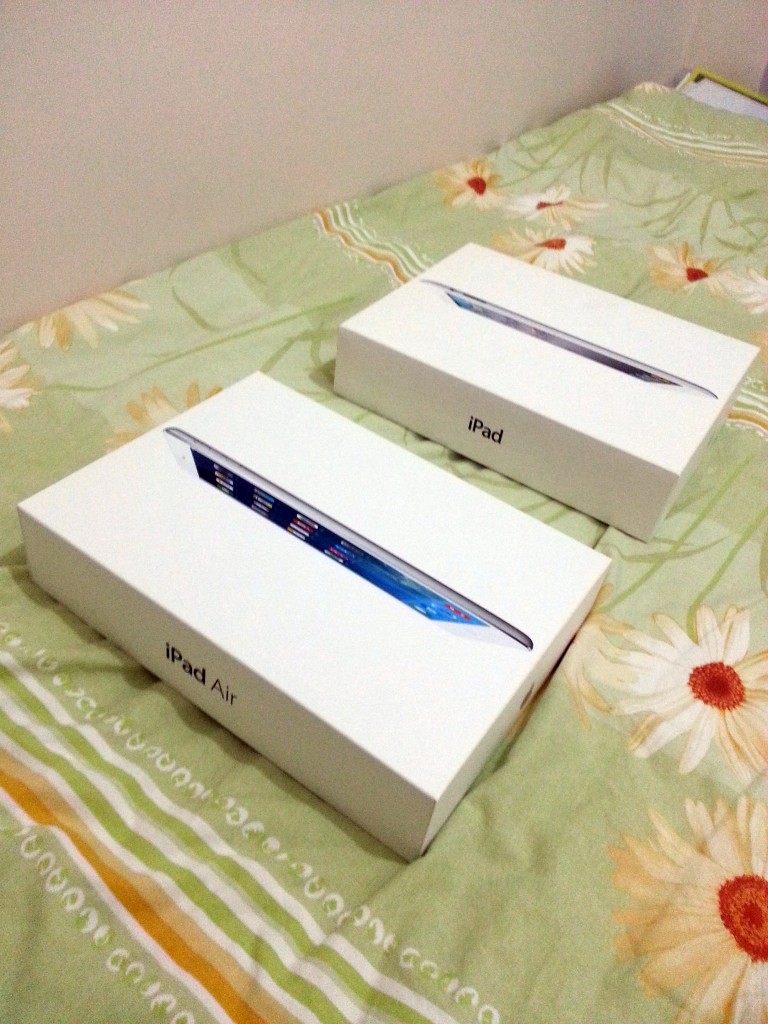 有啲人話蘋果自從 Steve Jobs 去世以後慢慢失去創新的基因,我部分同意,但係個盒嘅設計感覺係時候要改變一下喇 左:iPad Air;右:iPad 2